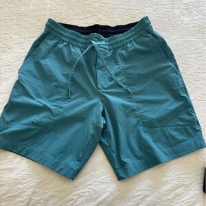 Lululemon Athletica Like New Men’s Bowline 8" Stretch Linerless Shorts in Crest